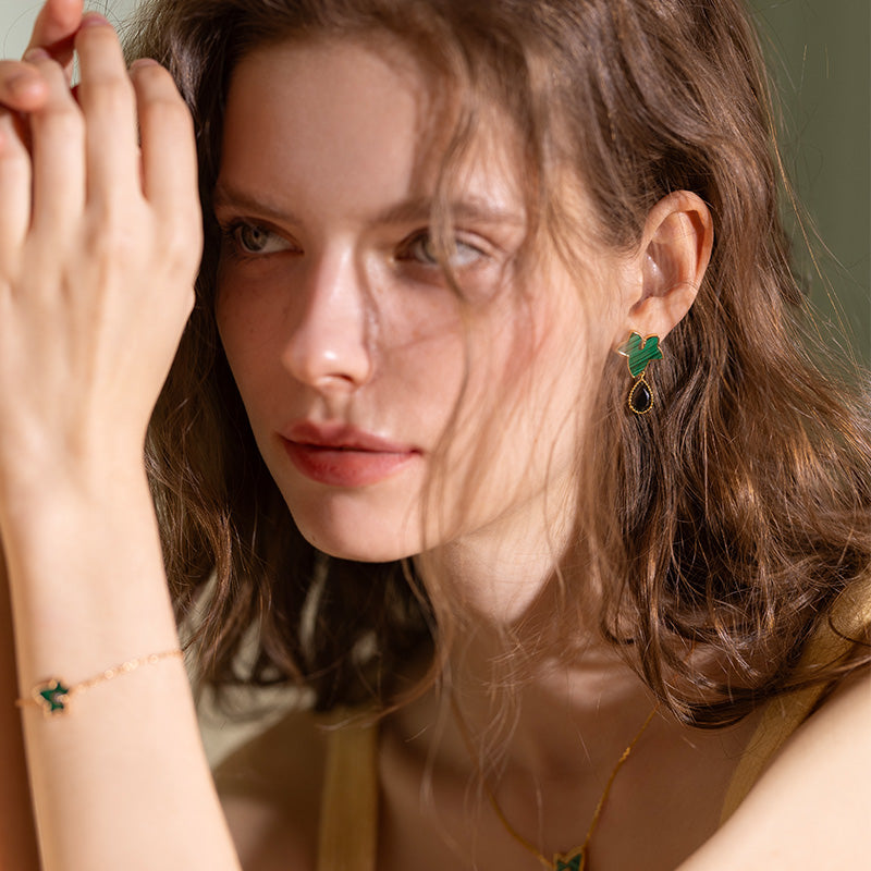 Acessório feminino elegante com pedra natural e design pendente sofisticado