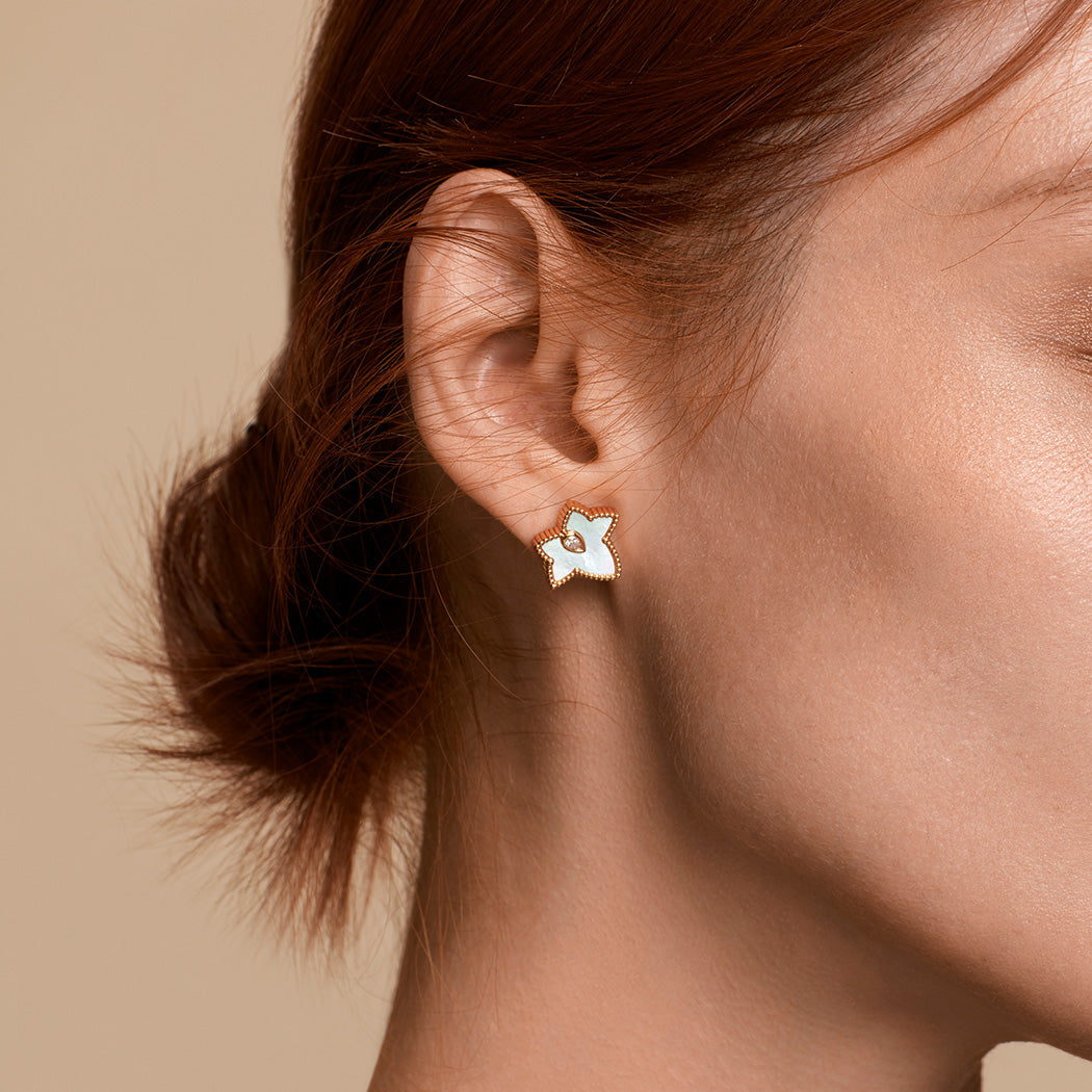rinco feminino sofisticado com pedra natural branca e detalhe brilhante
